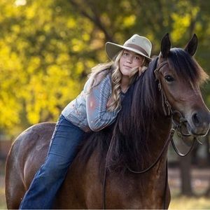 Meet your Posher, Addison